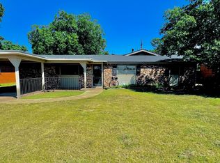 1604 Ennis St, Plainview, TX 79072