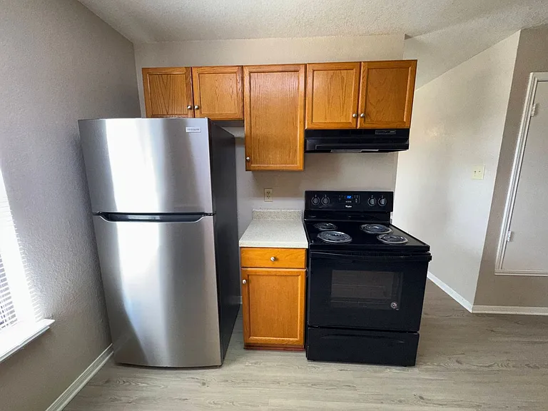 1708 Benttree Dr — Photo 29