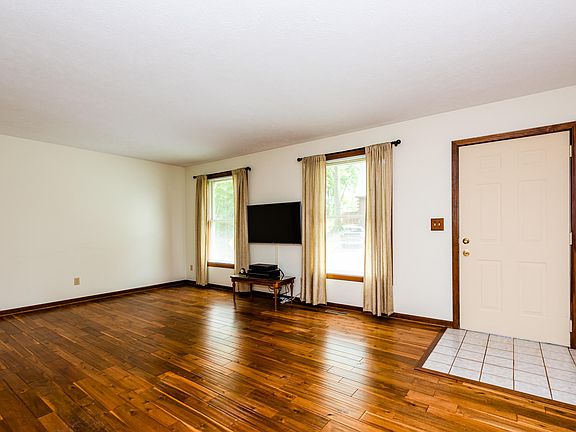 3rd image of 6225 Beachwood Ct