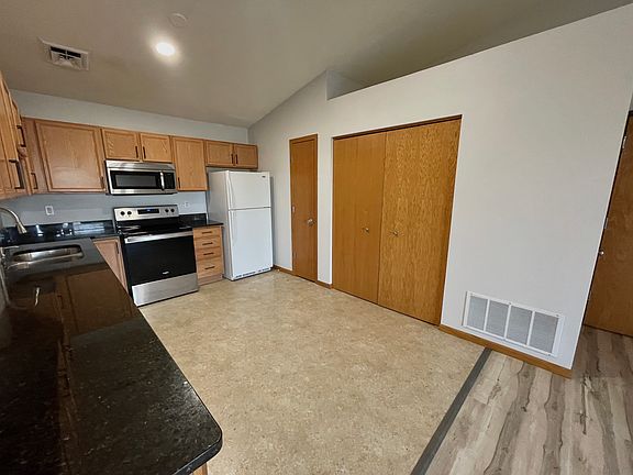 2nd image of 1415 N Jones Blvd APT 8