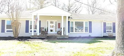 223 Derby Ln — Photo 8