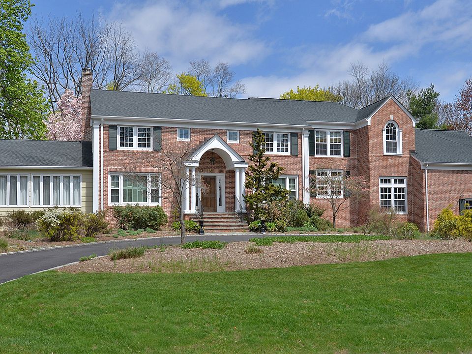 1st image of 15 Kenilworth Dr