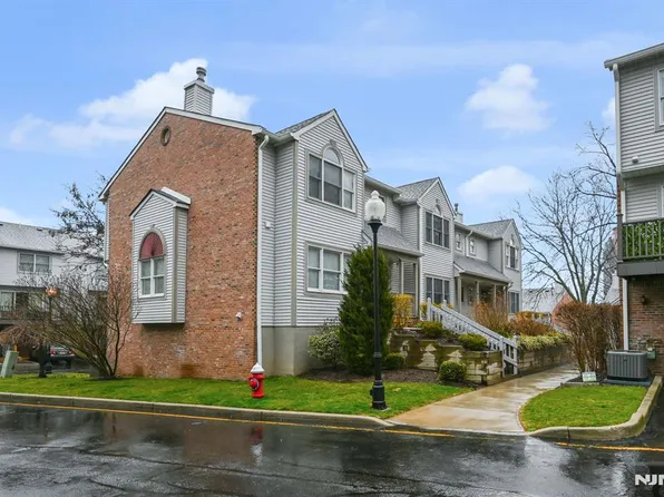 158 Panorama Dr, Edgewater, NJ 07020