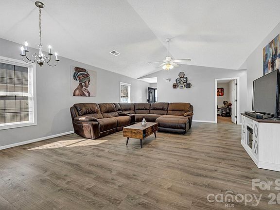 4th image of 164 Alexander Pointe Dr