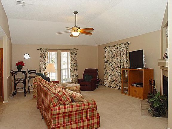 5th image of 1308 E Branch Hollow Dr