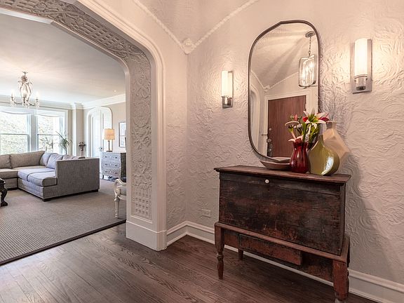 4th image of 1236 E Madison Park #4W