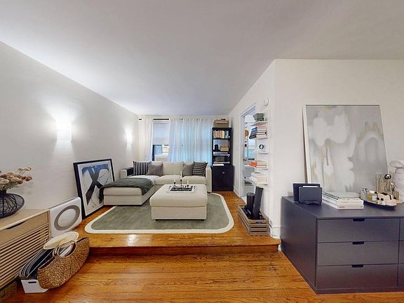 5th image of 246 E 46th St #5R
