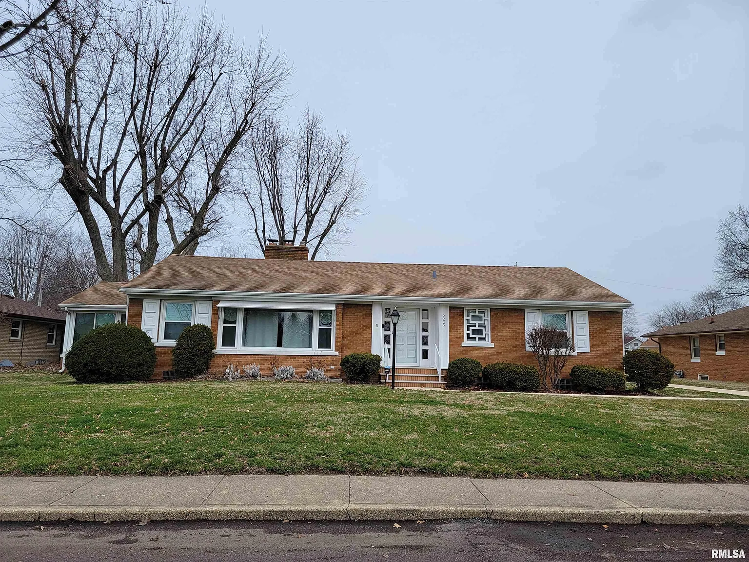 2229 W Manor Pkwy photo 1