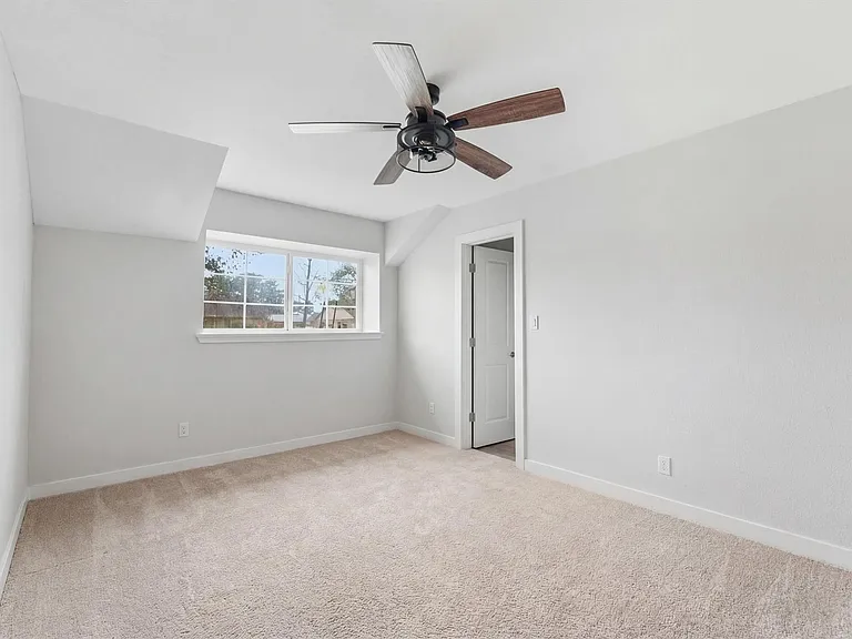 431 Dover Ln — Photo 16