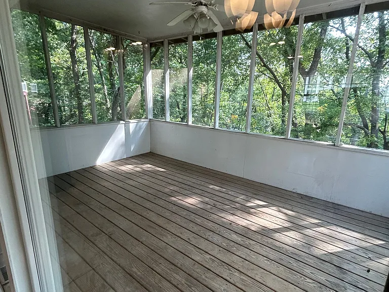 1300 Fieldcrest — Photo 5