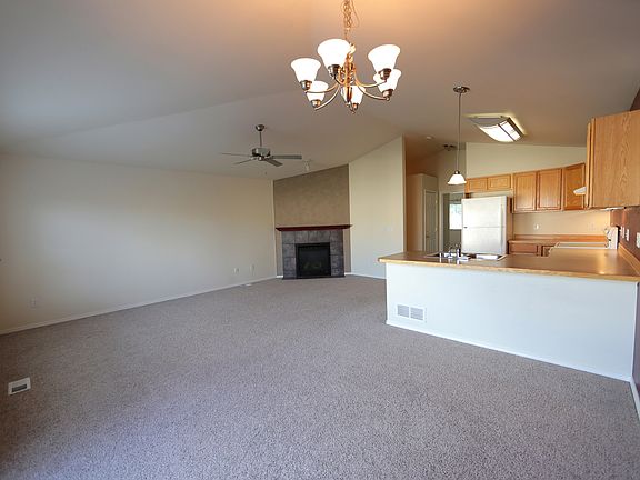 Great room, vaulted ceilings