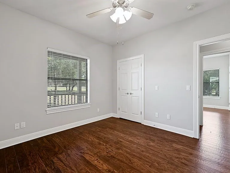 200 Oak Hollow Ln — Photo 8