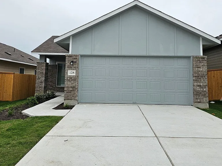 128 Dollars Dr — Photo 2