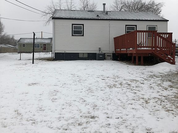 4th image of 2849 N Pine St