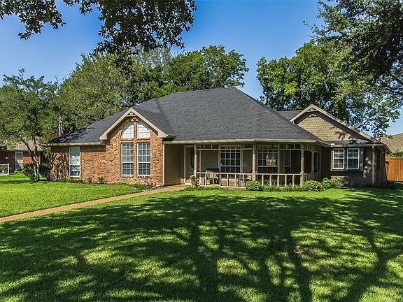 2nd image of 1305 Waterford Pl