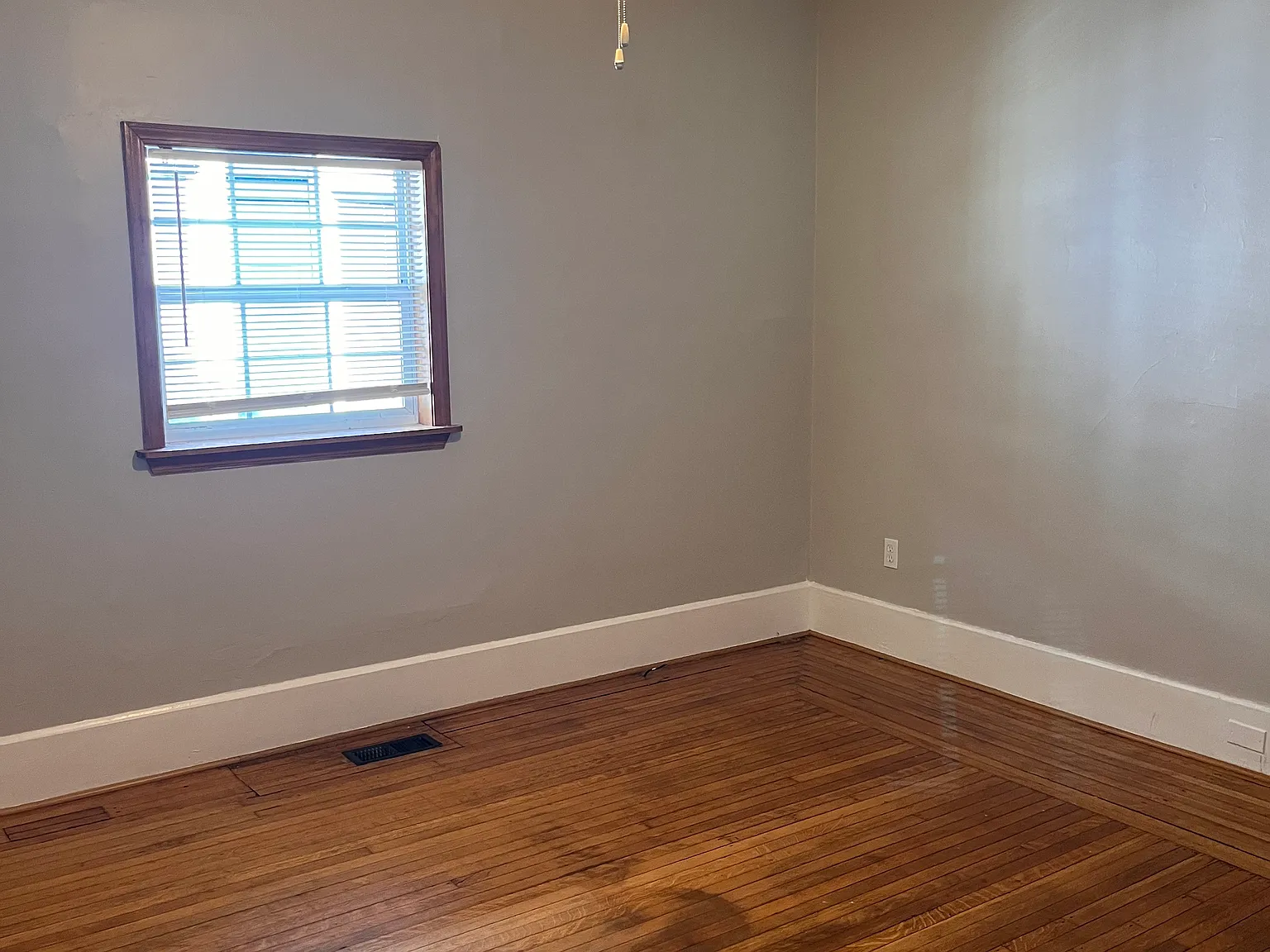 42 Harvey Ave — Photo 2