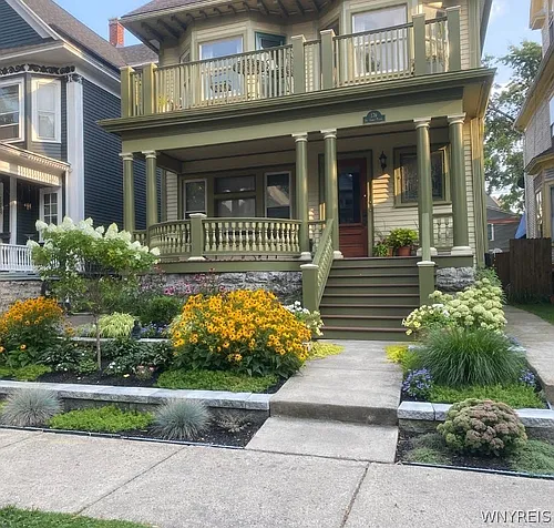 176 Saint James Pl #LOWER Photo 1