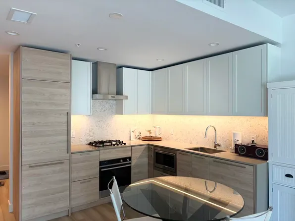 2381 Beta Ave #702, Burnaby, BC V5C 5N1