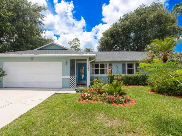 208 SE Sims Circle, Port St Lucie, FL 34984