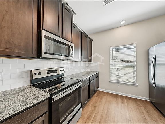 3rd image of 3149 Bowen St