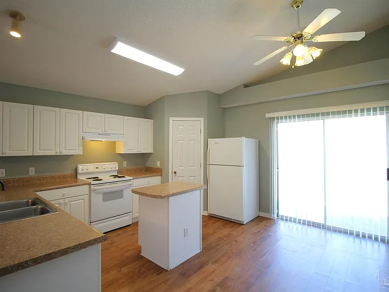 386 Mizzen Ln — Photo 7