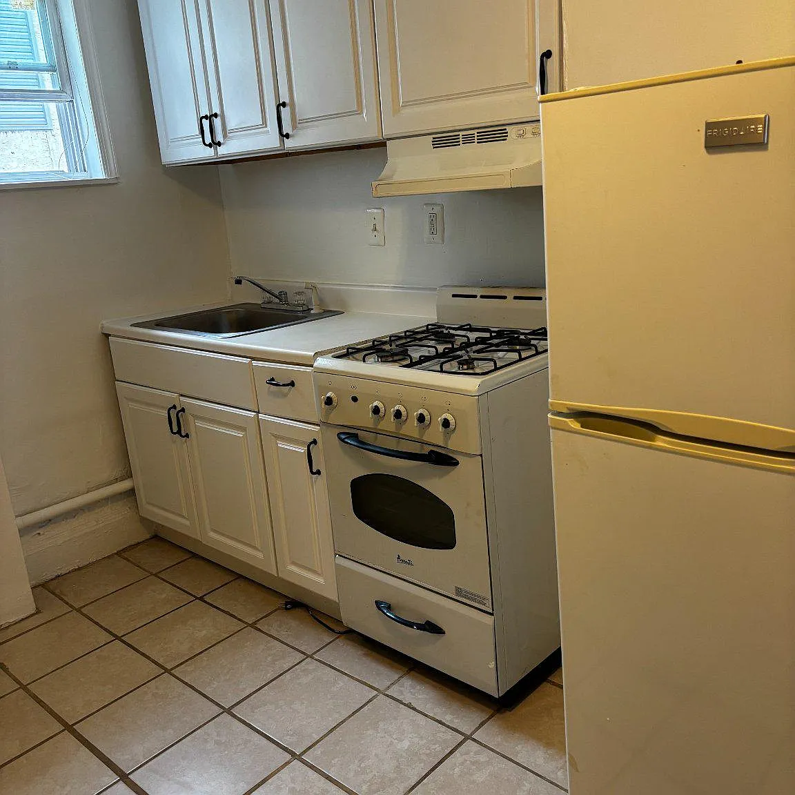 Studio, 1.0 bath, 450 sqft, $1,050 — Photo 1