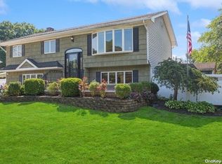 4 Rolan Ct, Islip Terrace, NY 11752