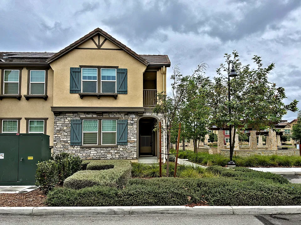 3917 E Coronado Privado