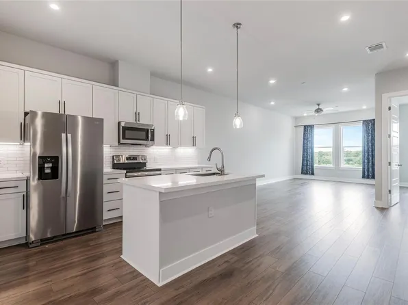 4507 E Martin Luther King Jr Blvd #122, Austin, TX 78721