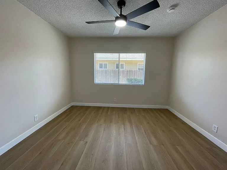 1141 Molino Ave — Photo 21
