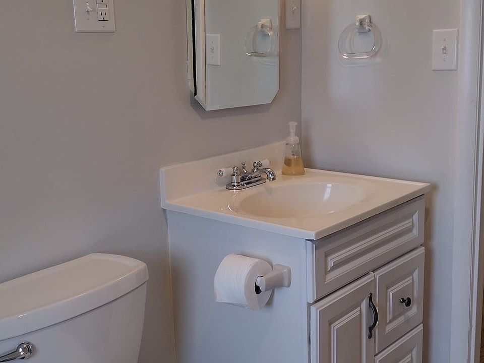 1st image of 2257 Robin Ave