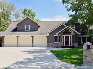 102 Kenwood Ct, Thief River Falls, MN 56701