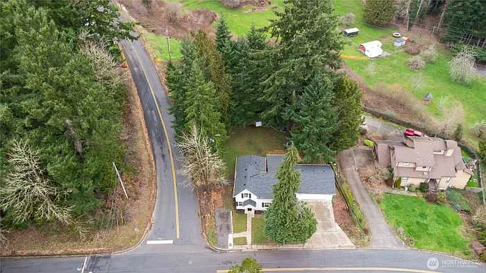 2405 Sunrise St — Photo 6