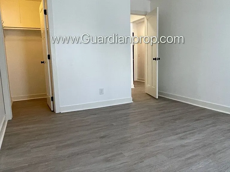 627 Polk St NE #6 — Photo 11