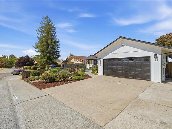 2nd image of 3875 Parkway Pl