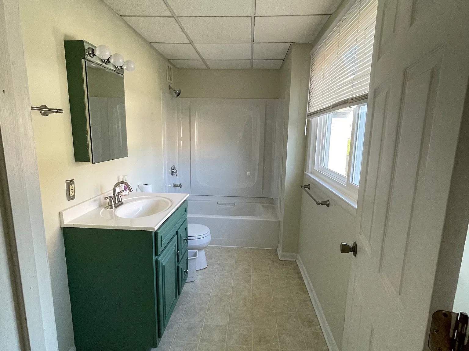 1 bed, 1750 sqft, $1,500 — Photo 4
