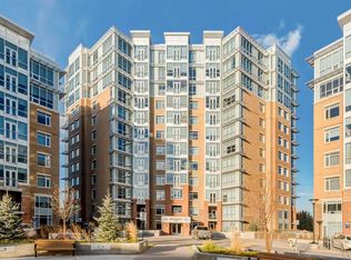 32 E Varsity Estates Cir NW #408, Calgary, AB T3A2Y1