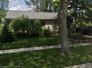 29624 Bridge St, Garden City, MI 48135