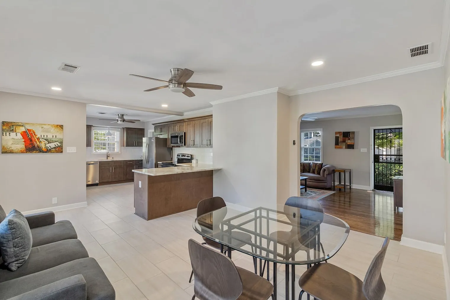 3 bed, 2.0 bath, $1,872 — Photo 4