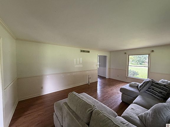 3rd image of 208 Cedar Creek Rd