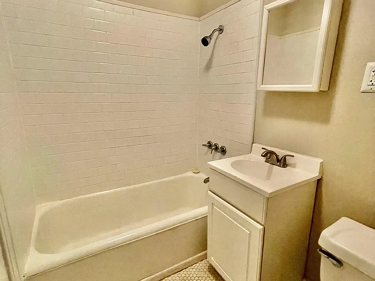 3713 Summit St #301 — Photo 10
