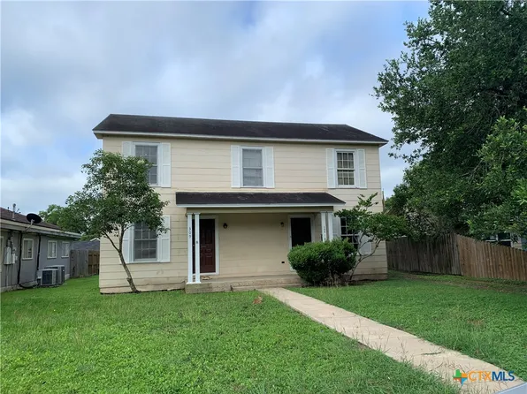 309 E 2nd St, Cuero, TX 77954