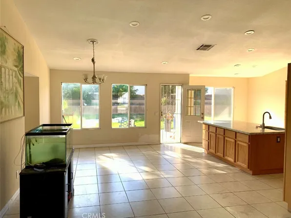 10576 Horseshoe Dr, Bloomington, CA 92316