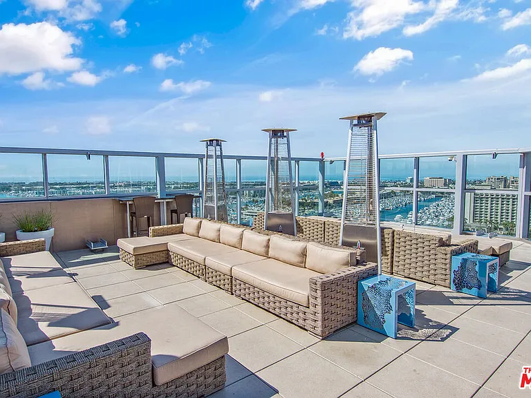 13700 Marina Pointe Dr #1507 — Photo 24