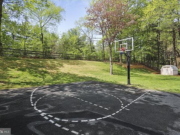 4th image of 6 Leyton Ct