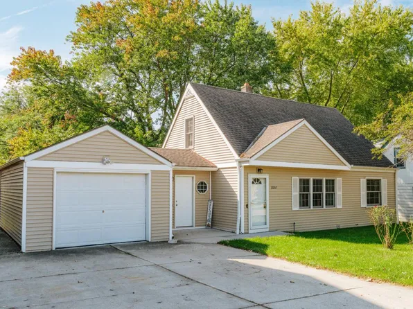 12207 West Bluemound ROAD, Wauwatosa, WI 53226