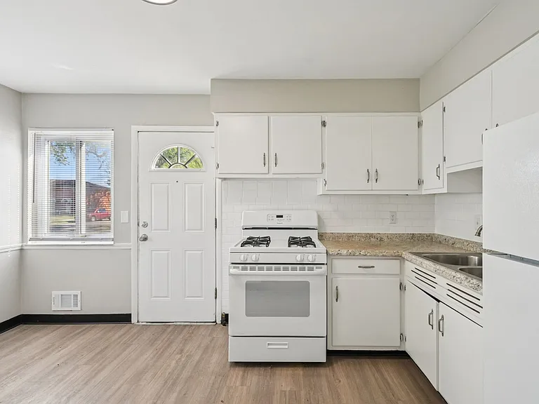 Worthington Court II — Photo 31