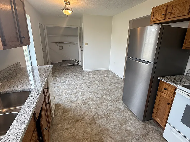 2216 Jonathan Ln — Photo 22