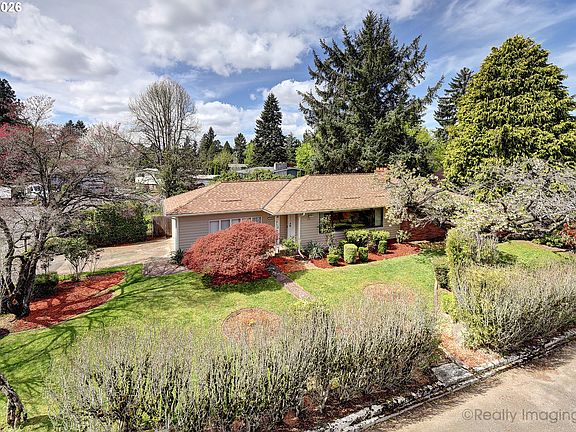 3rd image of 415 NE 116th Pl
