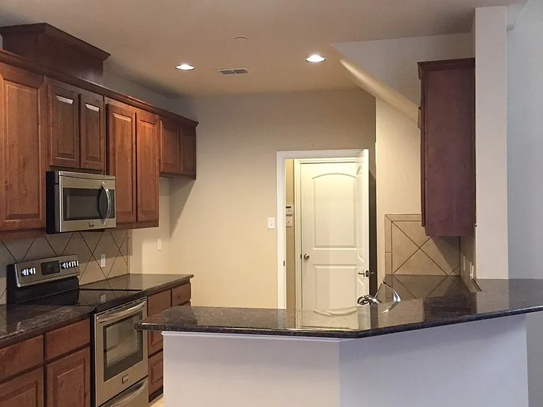 243 Sherburne St — Photo 2